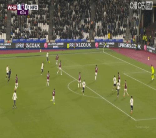 丁丁,足球场上的,智星,平博体育官网,平博体育直播,体育赛事直播,足球直播