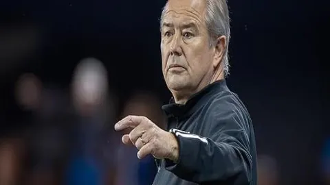 喜鹊客场逆袭能否扭转乾坤？银河战舰瞄准英联杯巅峰之战！